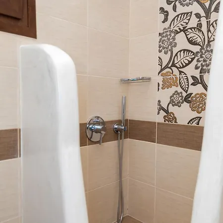 Depis Place And Apartment Naxos City